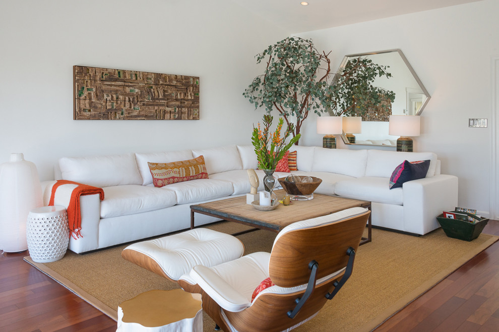 Photo of a contemporary living room in Los Angeles.