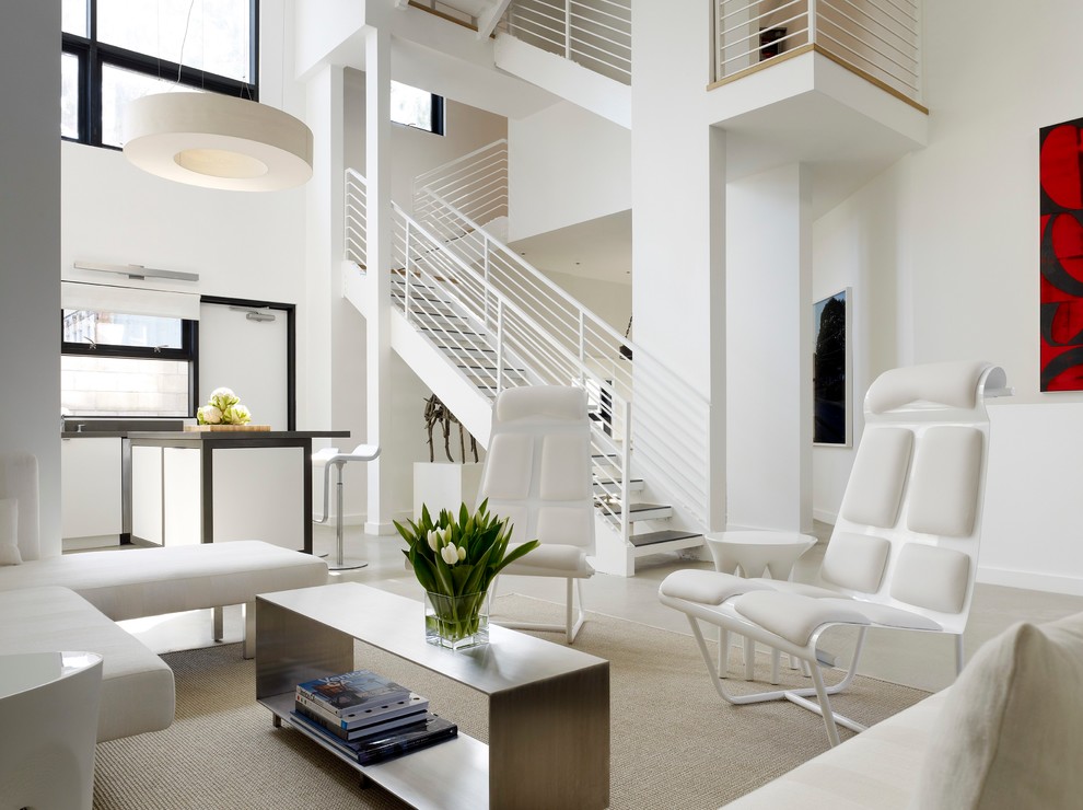 Inspiration pour un salon minimaliste ouvert avec un mur blanc et un escalier.