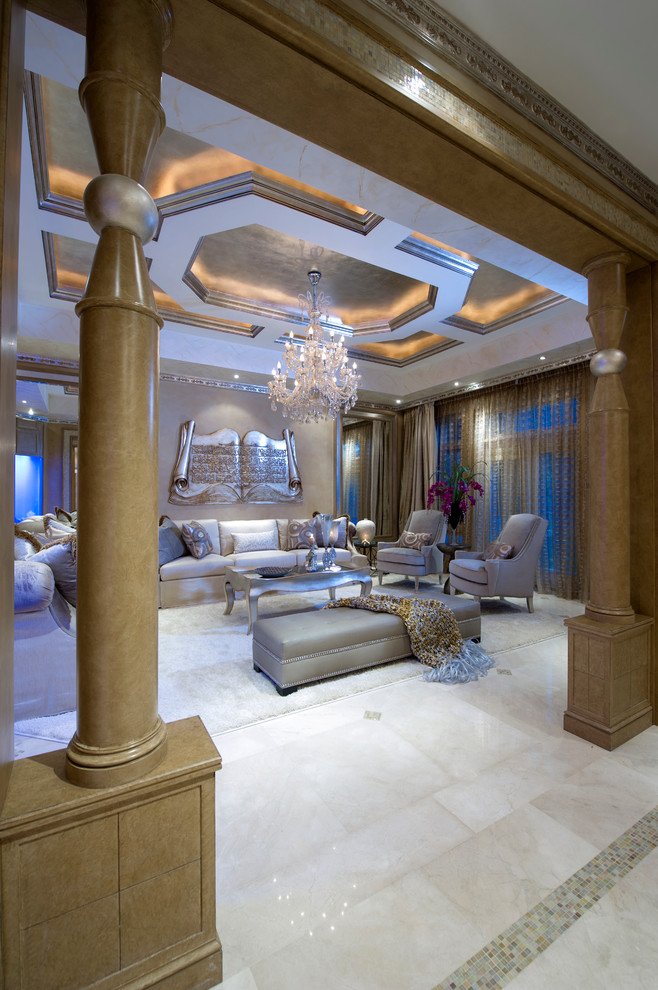 Großes, Repräsentatives, Fernseherloses, Abgetrenntes Klassisches Wohnzimmer mit beiger Wandfarbe, Porzellan-Bodenfliesen und beigem Boden in Miami
