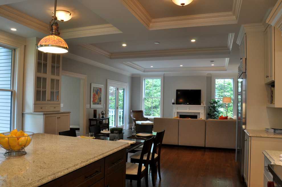 Стильный дизайн: открытая гостиная комната среднего размера в современном стиле с серыми стенами, паркетным полом среднего тона, стандартным камином, фасадом камина из дерева и телевизором на стене - последний тренд