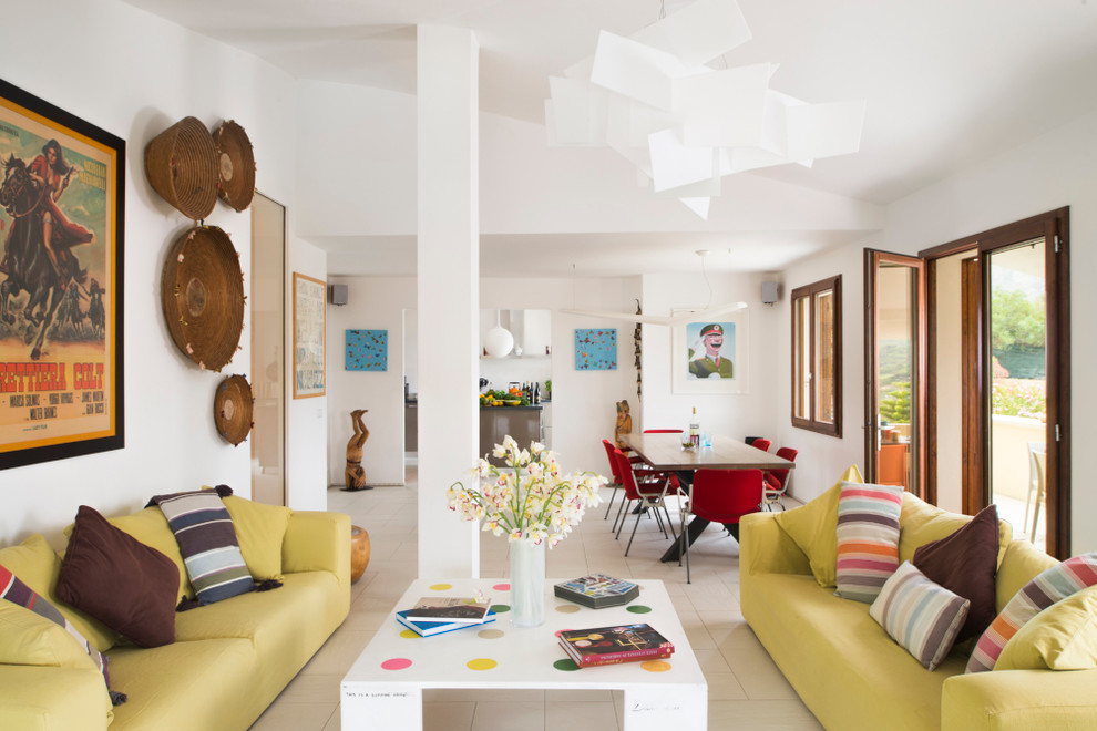 Стильный дизайн: большая парадная, изолированная гостиная комната в современном стиле с белыми стенами и полом из керамической плитки без камина, телевизора - последний тренд