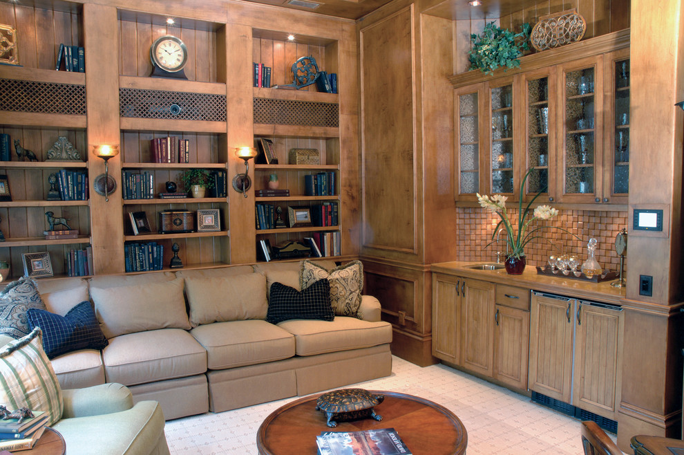 Inspiration för ett stort vintage separat vardagsrum, med ett bibliotek, bruna väggar, heltäckningsmatta och beiget golv
