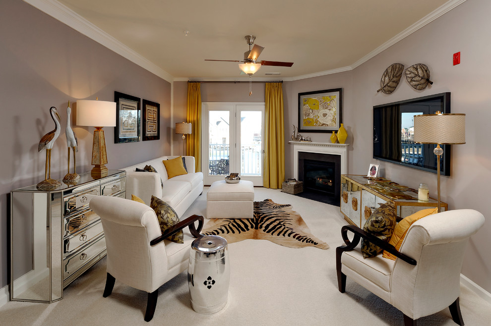 Источник вдохновения для домашнего уюта: гостиная комната в стиле неоклассика (современная классика) с угловым камином и серыми стенами