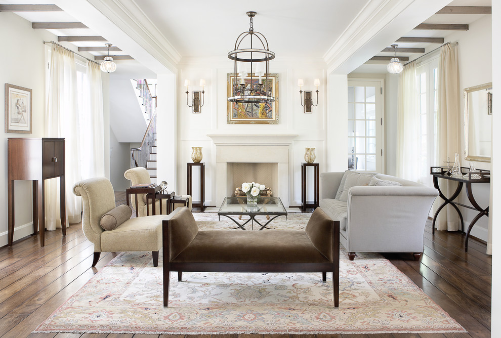 Ispirazione per un grande soggiorno design con camino classico e tappeto