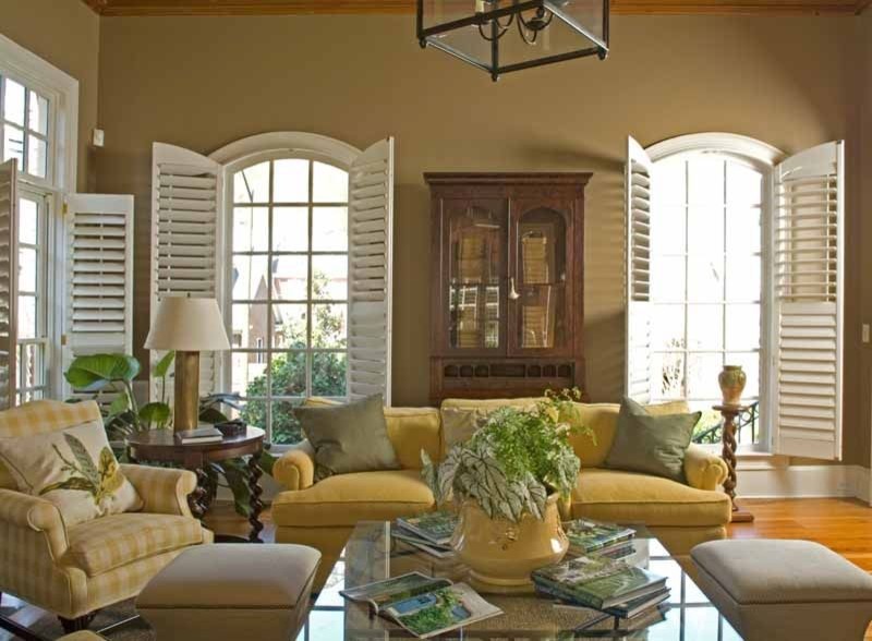 Design ideas for a traditional living room in Atlanta.