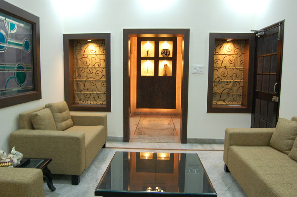 Foto på ett mellanstort orientaliskt separat vardagsrum, med ett finrum, vita väggar och marmorgolv
