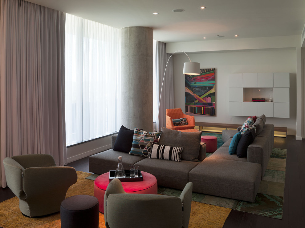 Свежая идея для дизайна: большая открытая гостиная комната в стиле модернизм с красивыми шторами - отличное фото интерьера