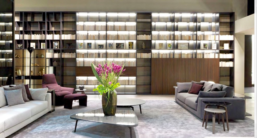 Modelo de biblioteca en casa abierta moderna grande con paredes grises y pared multimedia