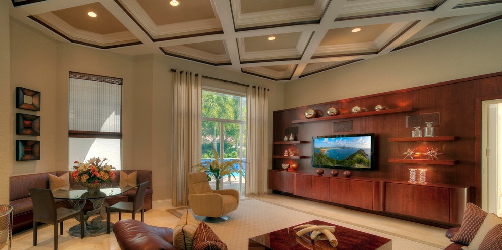 Idéer för att renovera ett funkis vardagsrum, med beige väggar och en väggmonterad TV