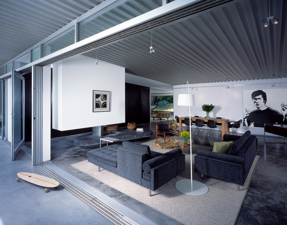 Идея дизайна: открытая гостиная комната:: освещение в стиле ретро с белыми стенами и бетонным полом без телевизора