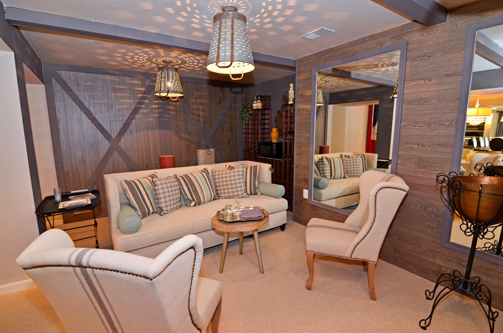 Пример оригинального дизайна: гостиная комната в стиле кантри с коричневыми стенами и ковровым покрытием