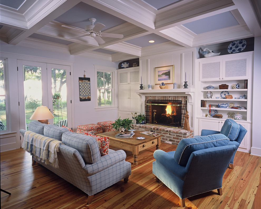 Inspiration for a classic living room in Atlanta.