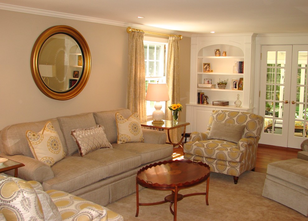 Foto de salón tradicional sin televisor con paredes beige, suelo de madera en tonos medios y todas las chimeneas