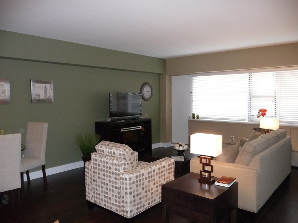 Wellington Crescent, Winnipeg, MB Contemporary Living Room