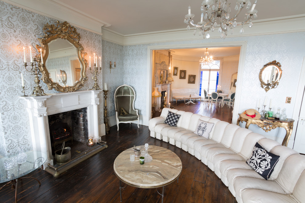 This is an example of a romantic living room in London.