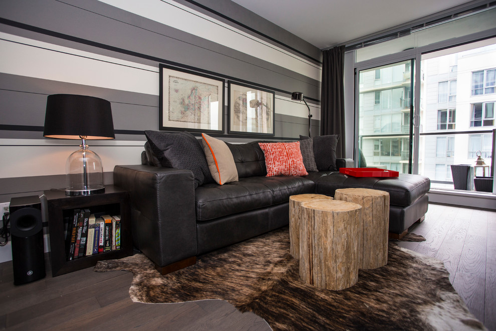 Modernes Wohnzimmer mit grauer Wandfarbe in Vancouver