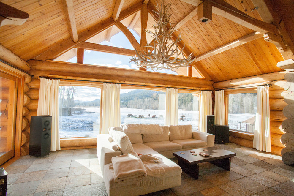 Immagine di un grande soggiorno stile rurale aperto con sala formale e pavimento in ardesia
