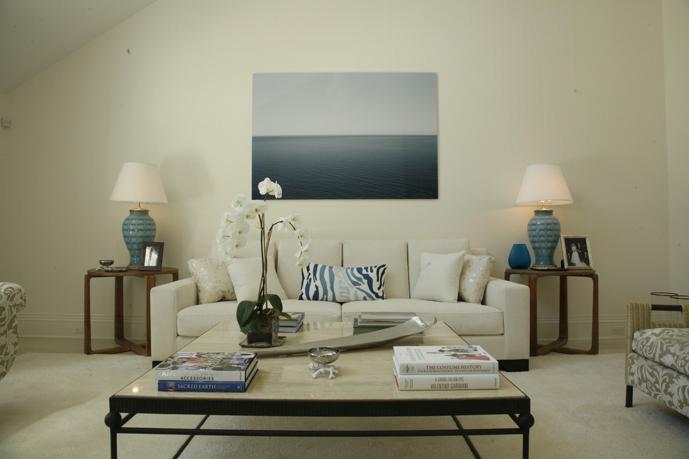 Источник вдохновения для домашнего уюта: гостиная комната в стиле фьюжн с бежевыми стенами и ковровым покрытием