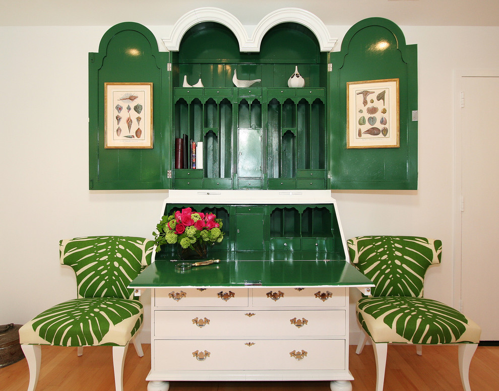 Example of a trendy living room design in Los Angeles