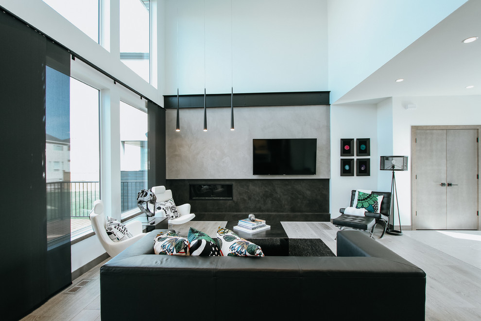 Идея дизайна: открытая гостиная комната среднего размера в современном стиле с серыми стенами, светлым паркетным полом, горизонтальным камином, фасадом камина из бетона, телевизором на стене и серым полом