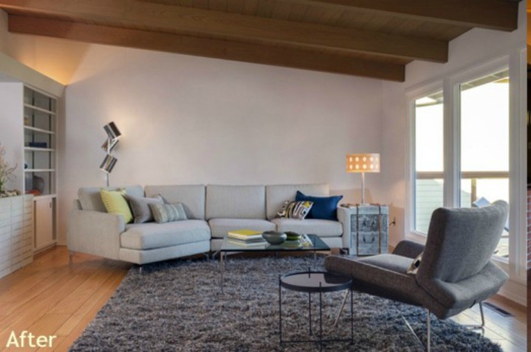 Foto di un grande soggiorno contemporaneo aperto con pareti bianche e parquet chiaro
