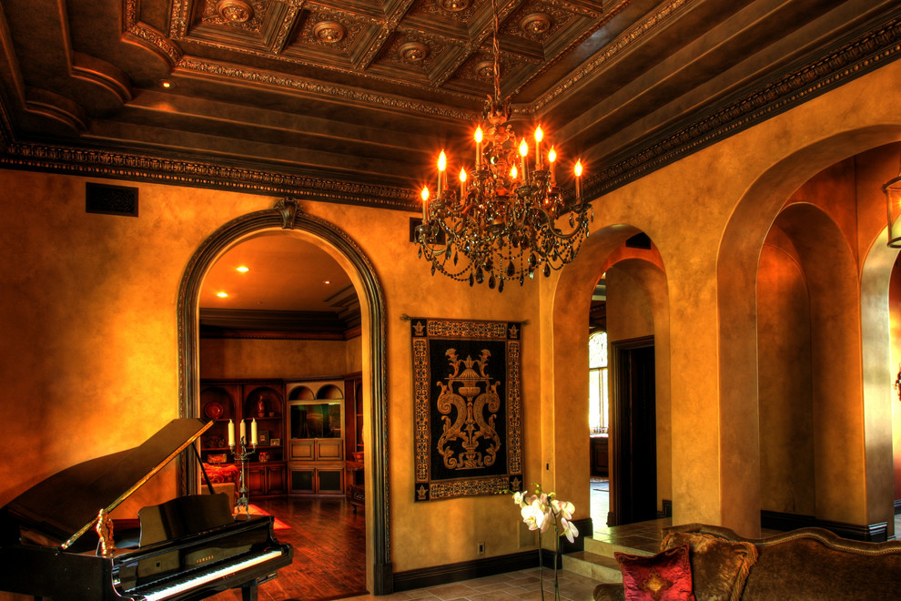 Foto di un soggiorno mediterraneo di medie dimensioni con sala formale, camino classico, cornice del camino in intonaco e nessuna TV