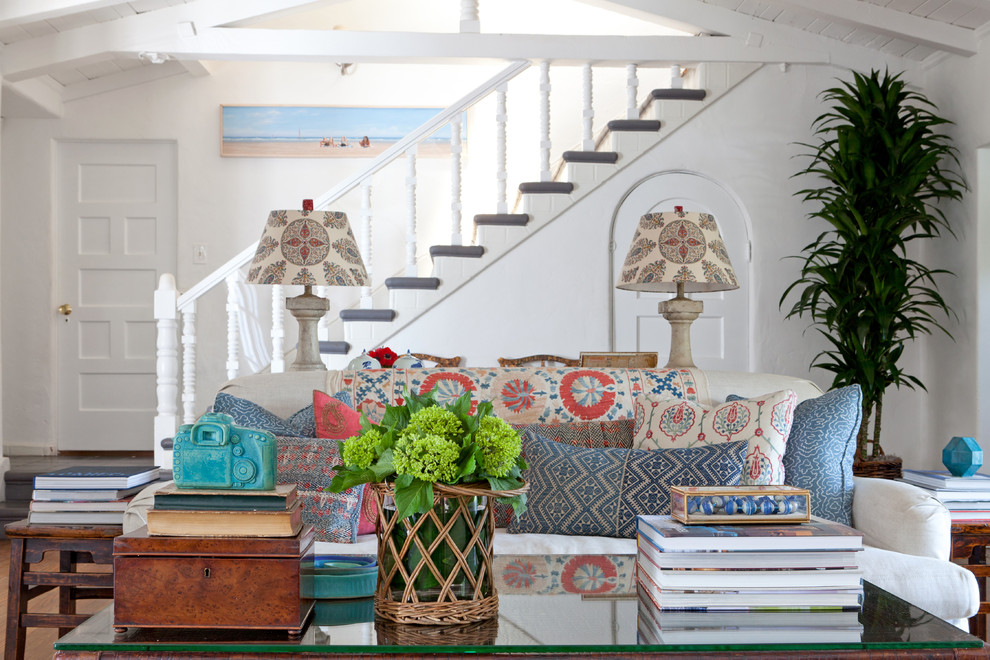 Photo of an eclectic living room in Los Angeles with white walls.