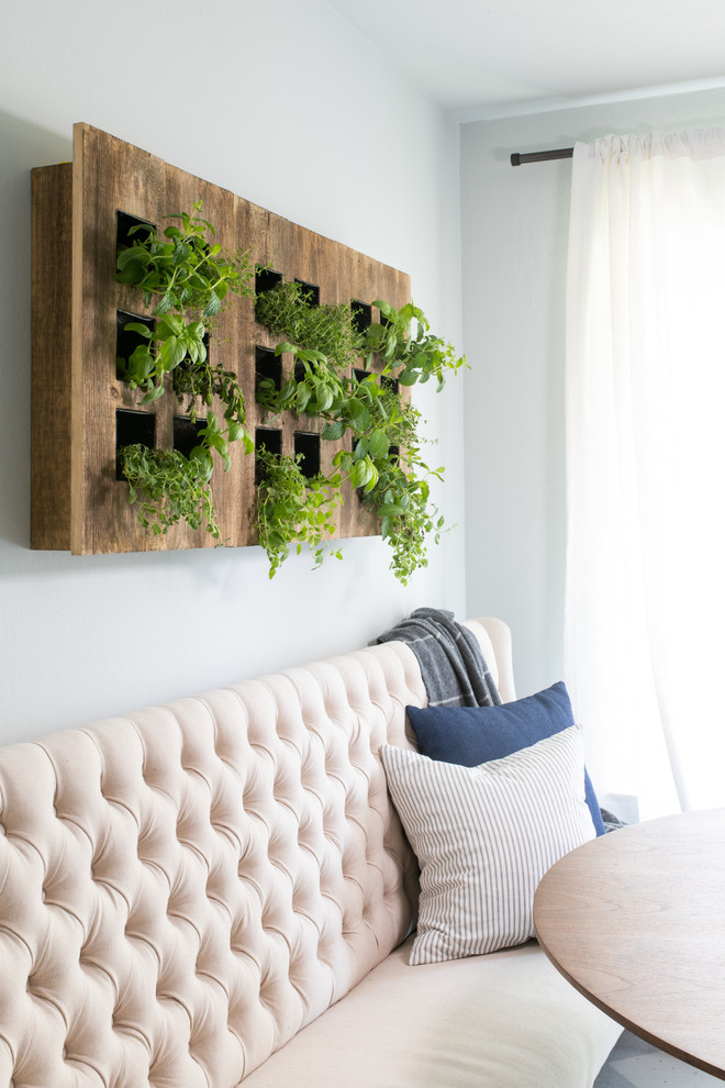 Inspiration for a transitional living room remodel