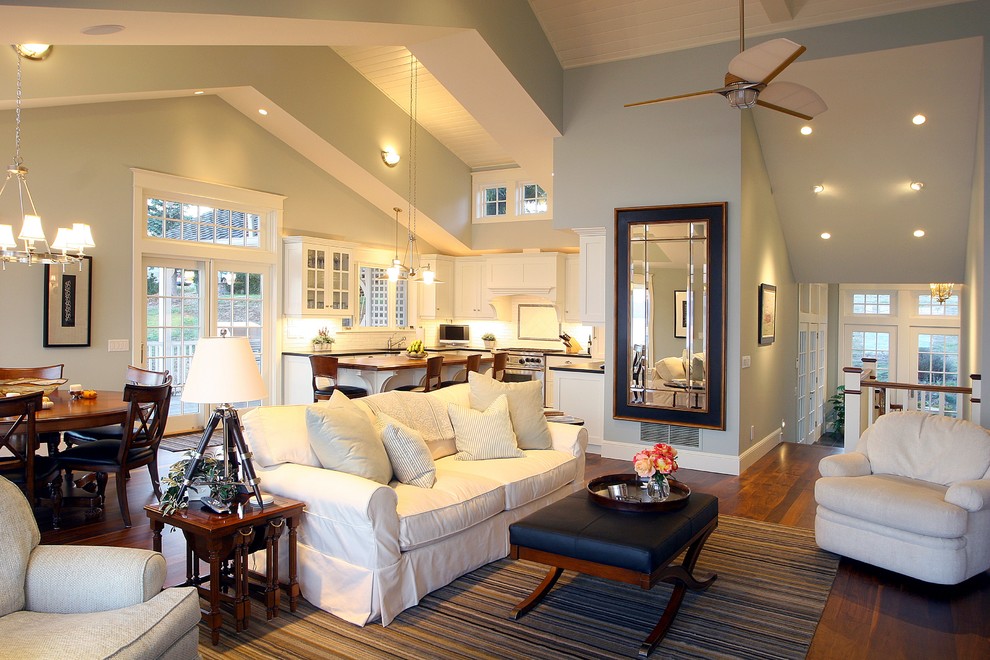 Immagine di un grande soggiorno stile marinaro aperto con pareti blu, pavimento in legno massello medio, nessuna TV e sala formale