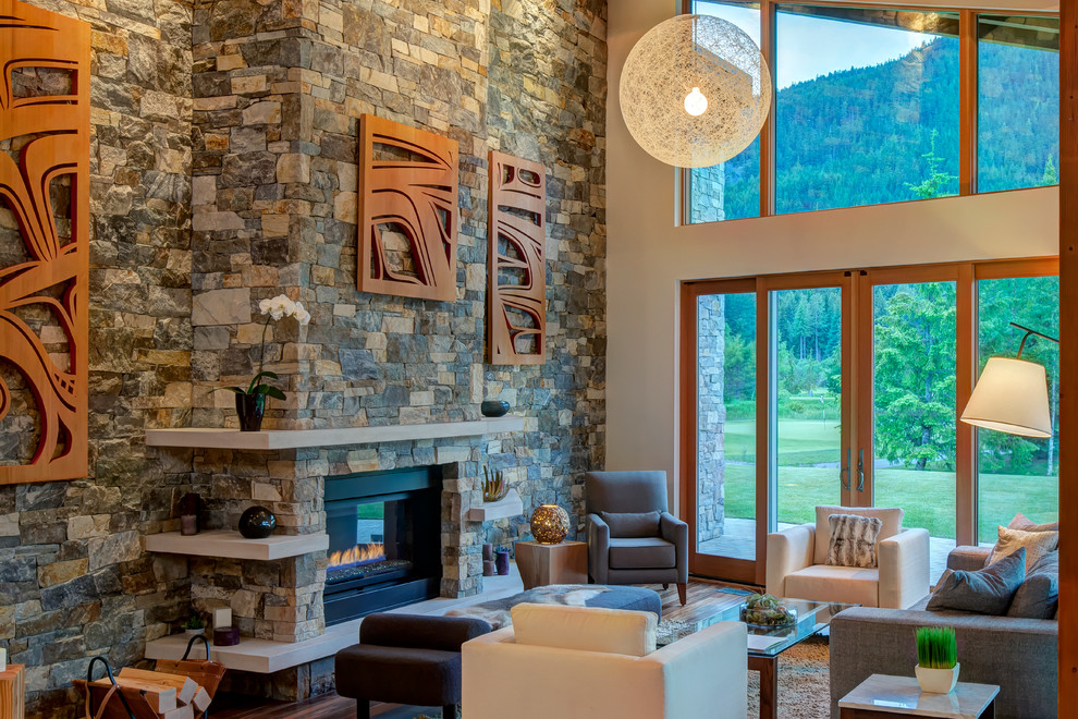 Свежая идея для дизайна: гостиная комната в стиле модернизм с горизонтальным камином и фасадом камина из камня - отличное фото интерьера