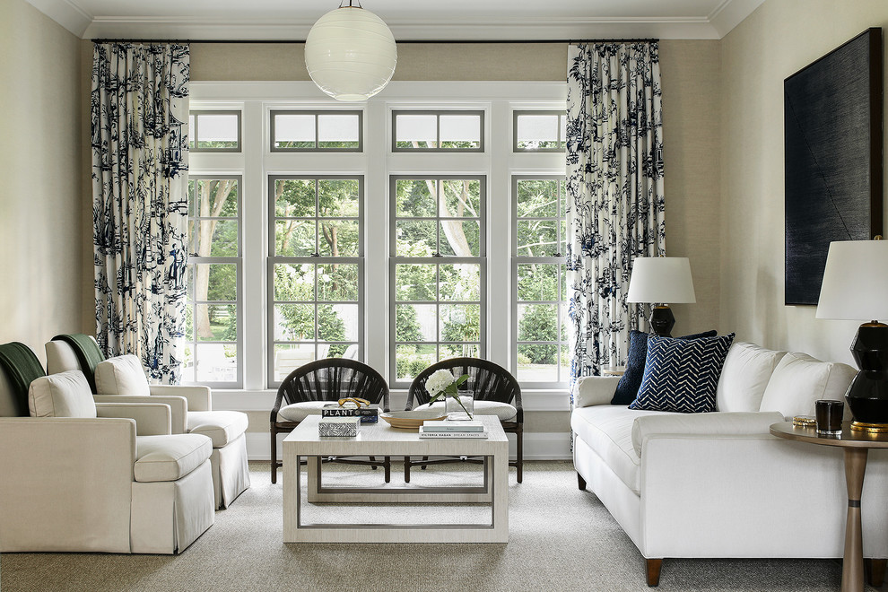 Ispirazione per un soggiorno country con sala formale, pareti beige, moquette e pavimento grigio