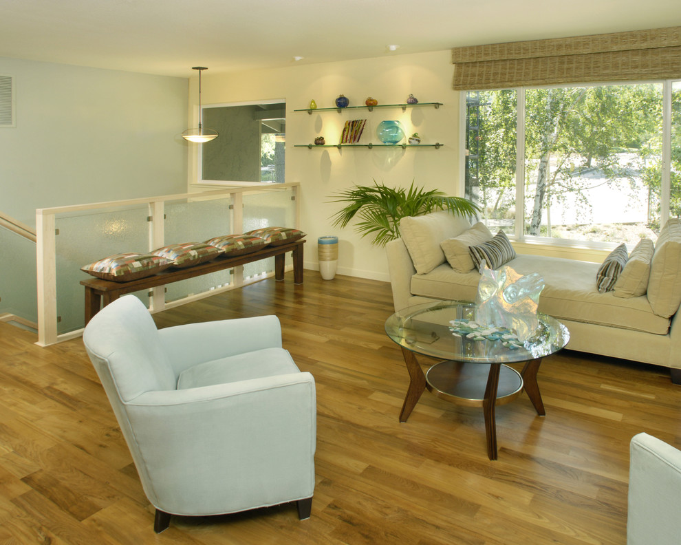 This is an example of a contemporary living room in San Francisco.