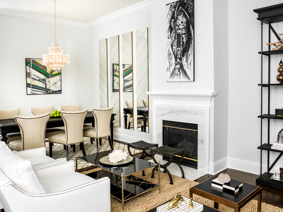 Стильный дизайн: парадная, открытая гостиная комната в стиле неоклассика (современная классика) с серыми стенами, темным паркетным полом и стандартным камином - последний тренд