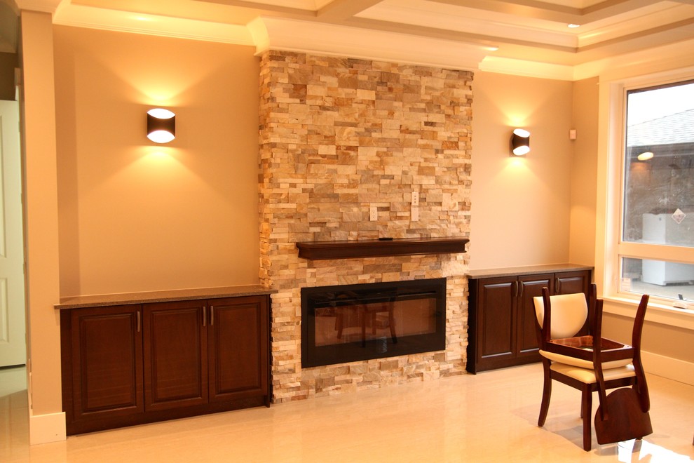 Cette photo montre un grand salon chic ouvert avec une salle de réception, un mur vert, un sol en carrelage de céramique, une cheminée ribbon, un manteau de cheminée en pierre et un téléviseur fixé au mur.