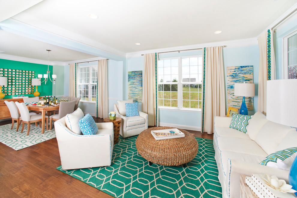 Foto di un soggiorno stile marino con sala formale e pavimento in legno massello medio