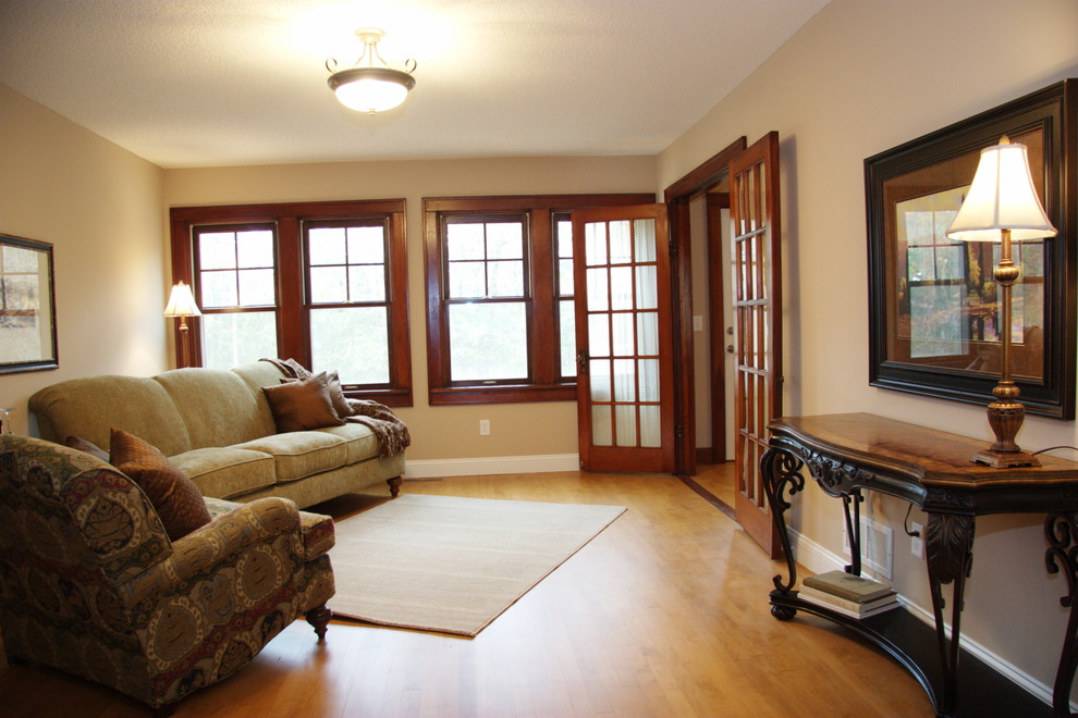 Photo of a traditional living room in Minneapolis.