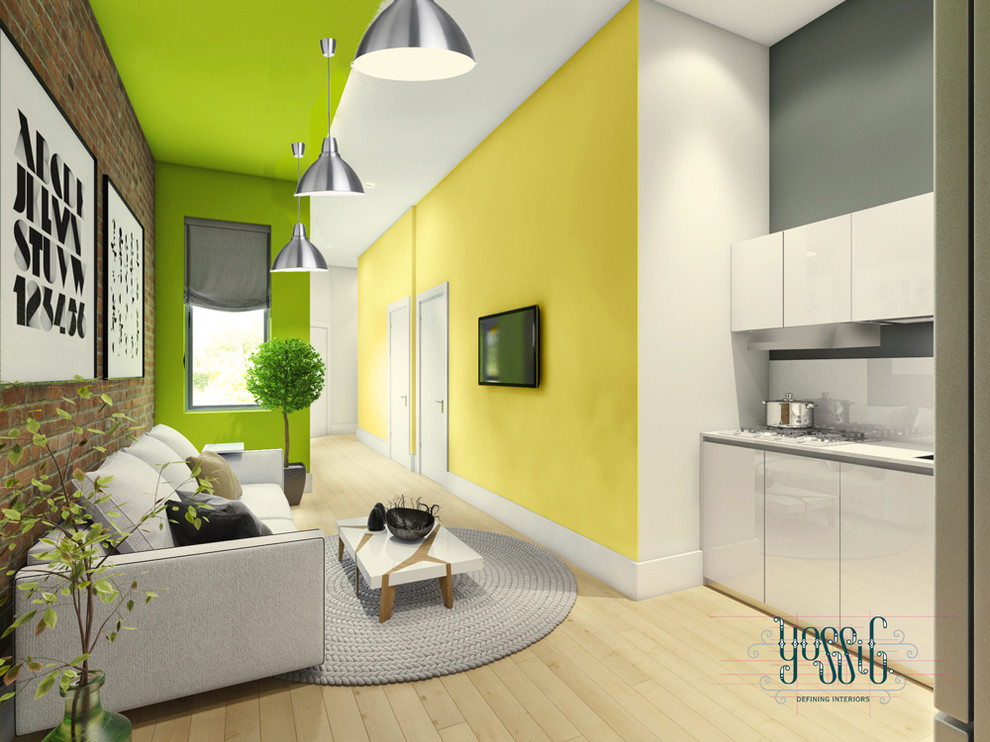 Свежая идея для дизайна: открытая гостиная комната среднего размера в стиле модернизм с желтыми стенами, светлым паркетным полом и телевизором на стене без камина - отличное фото интерьера