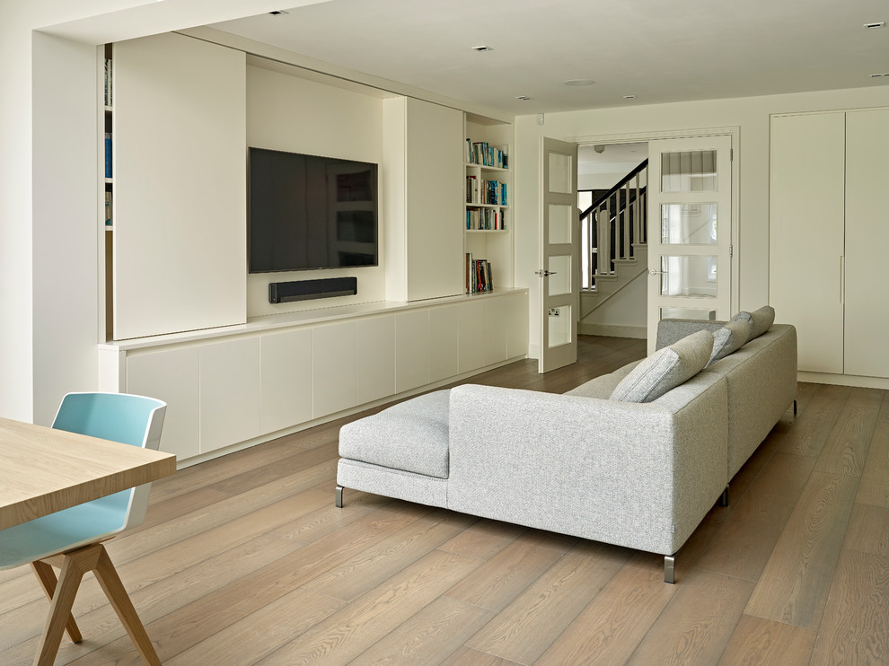 Immagine di un grande soggiorno contemporaneo aperto con pareti beige e parete attrezzata