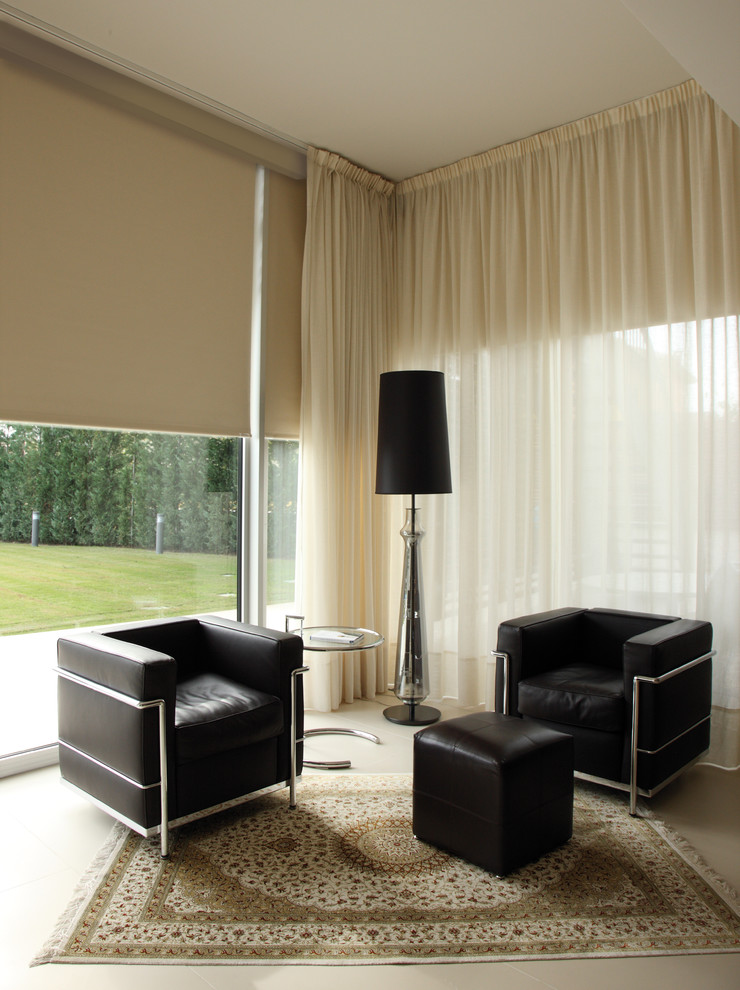 This is an example of a modern living room in Miami with feature lighting.