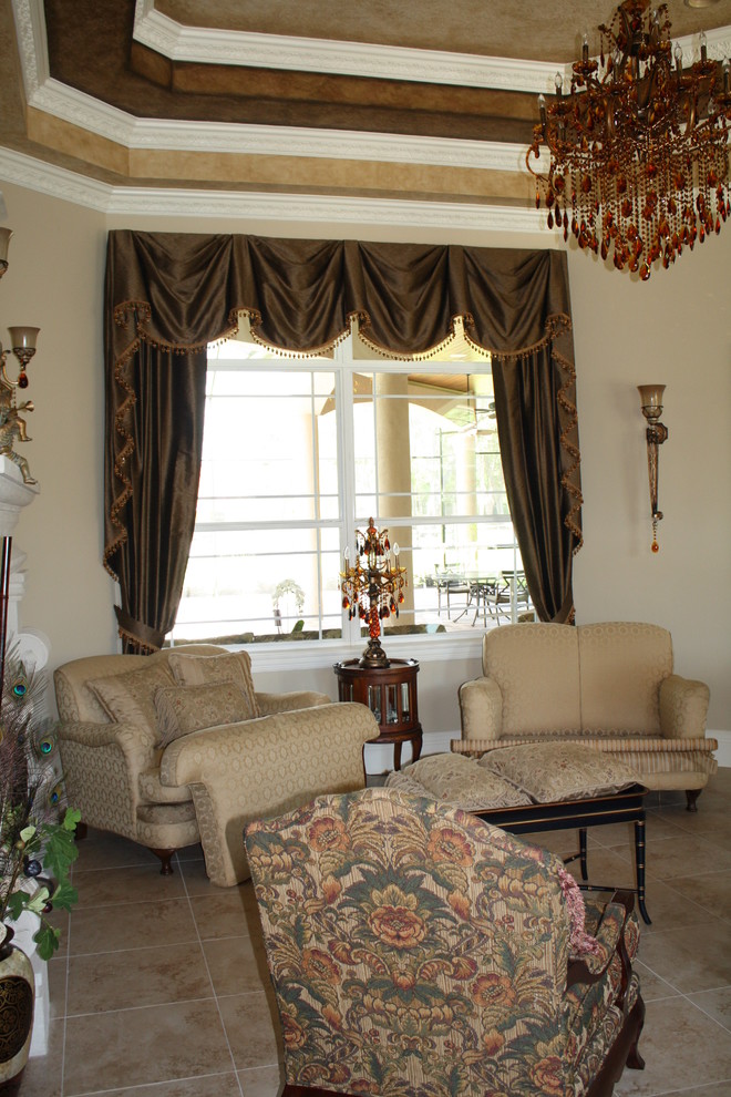 Tuscan living room photo in Tampa