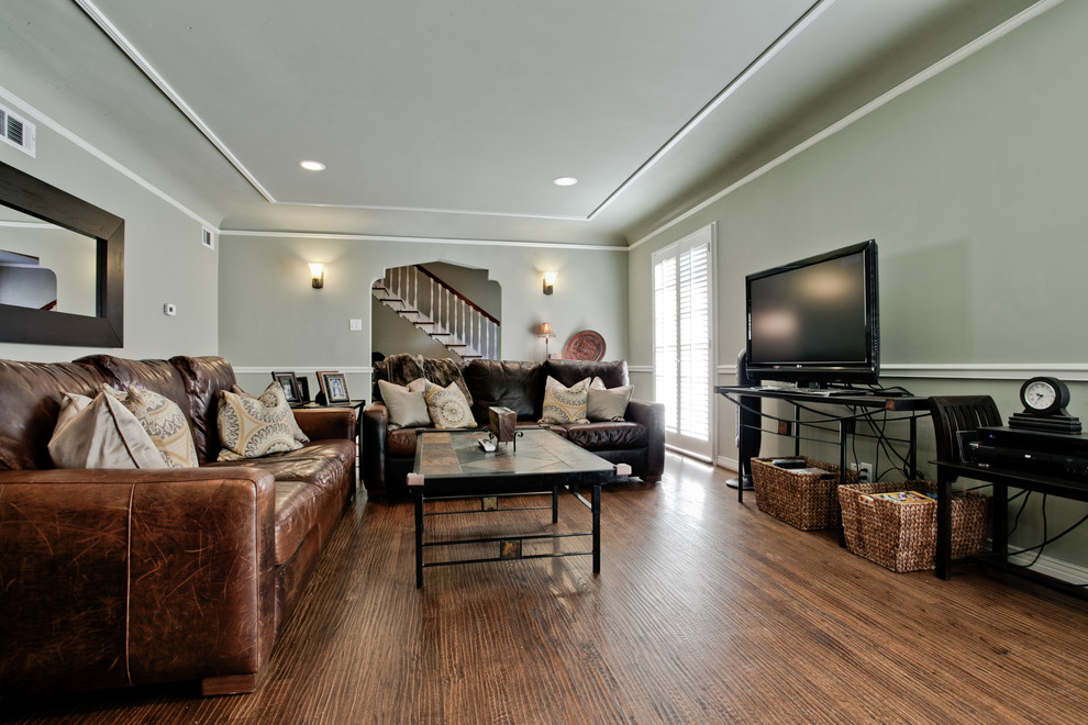 Large elegant living room photo in Dallas