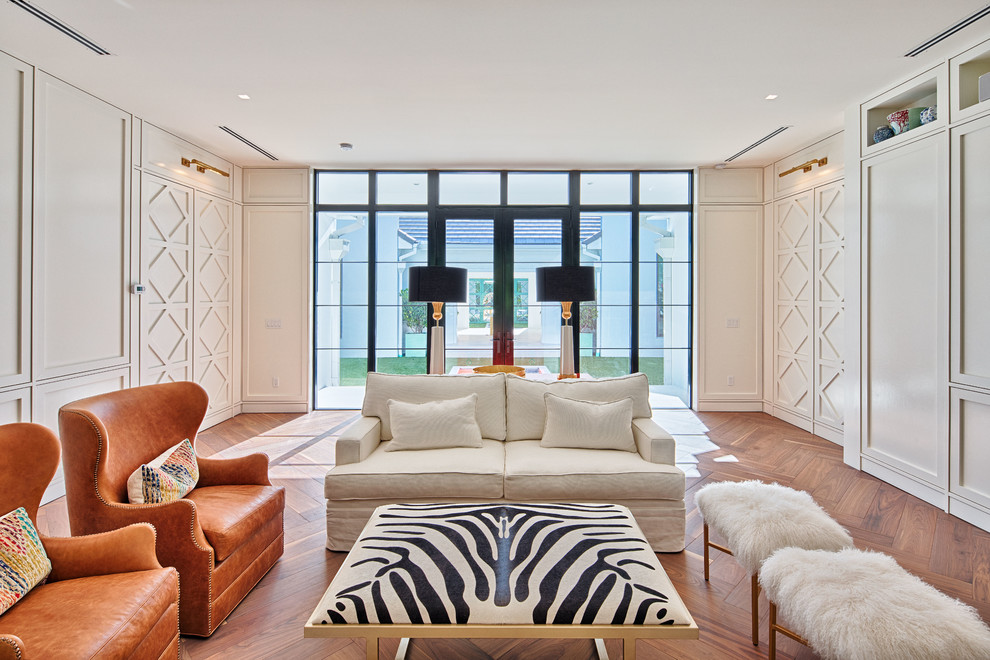 Свежая идея для дизайна: парадная, изолированная гостиная комната среднего размера в современном стиле с белыми стенами, паркетным полом среднего тона и коричневым полом - отличное фото интерьера