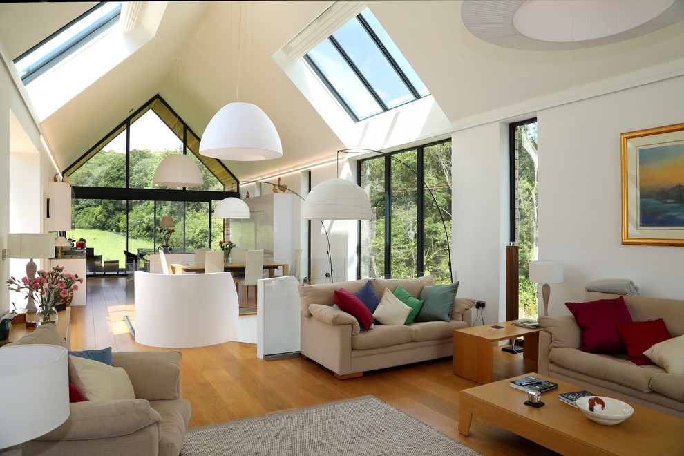 Photo of a contemporary living room in Surrey.
