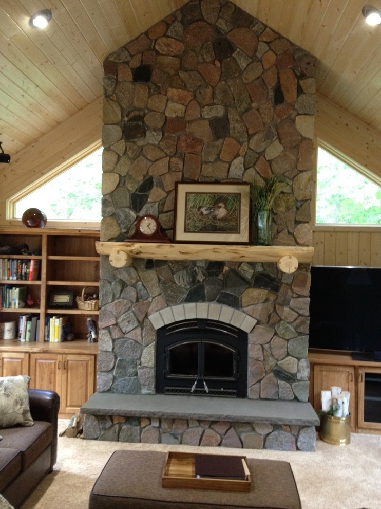 This is an example of a rustic living room in Minneapolis.