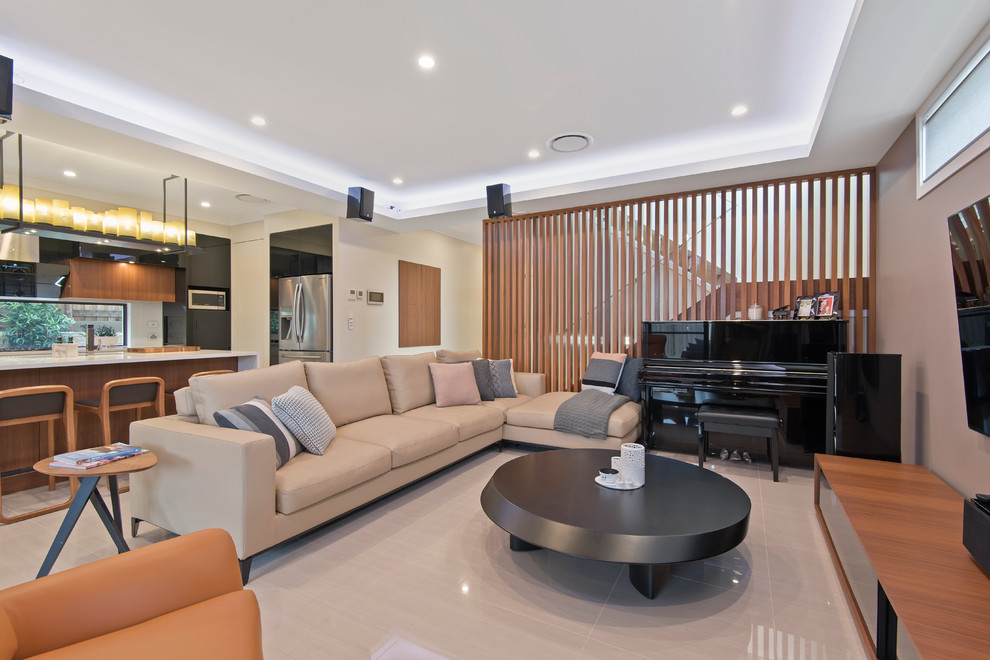 Ispirazione per un soggiorno design di medie dimensioni e aperto con pareti marroni e pavimento in gres porcellanato