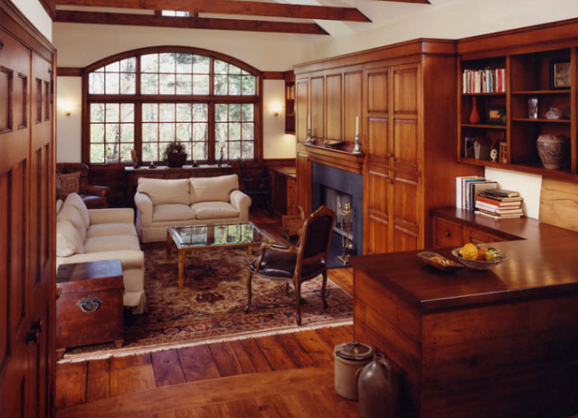 Foto di un soggiorno stile rurale di medie dimensioni con libreria