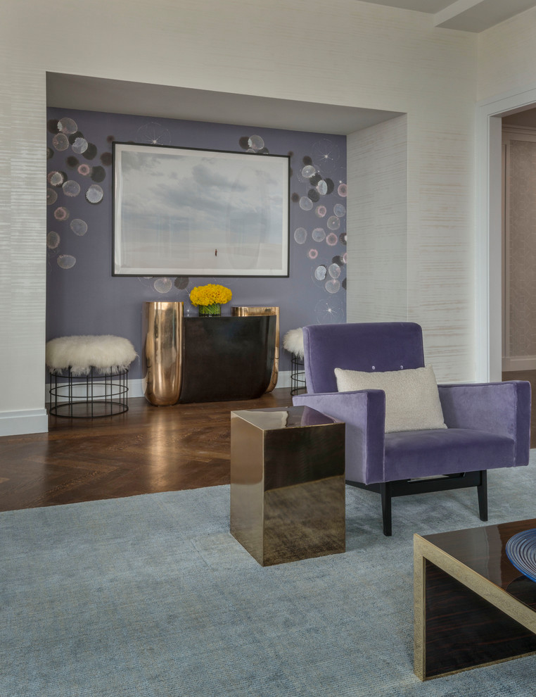 Immagine di un soggiorno minimalista di medie dimensioni e aperto con sala formale, pareti multicolore, moquette, nessun camino, nessuna TV e pavimento grigio