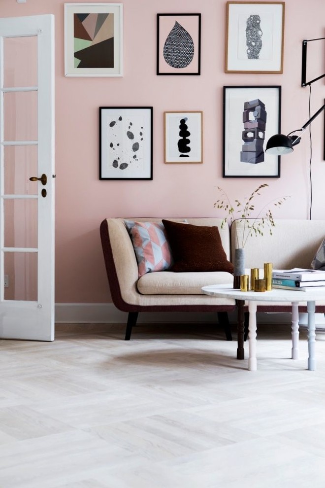Imagen de salón beige y rosa actual