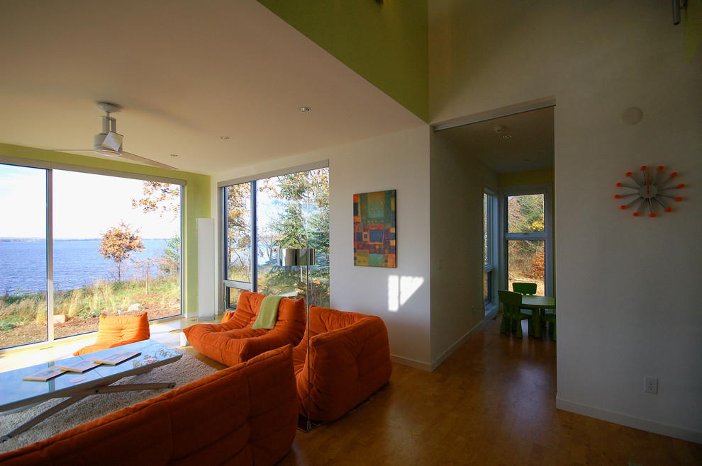Immagine di un soggiorno design aperto con pareti verdi