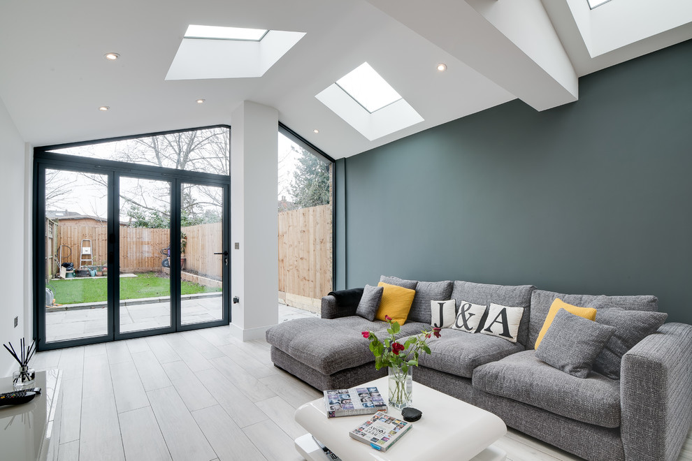 York Road, Teddington Contemporary Living Room Surrey by 50